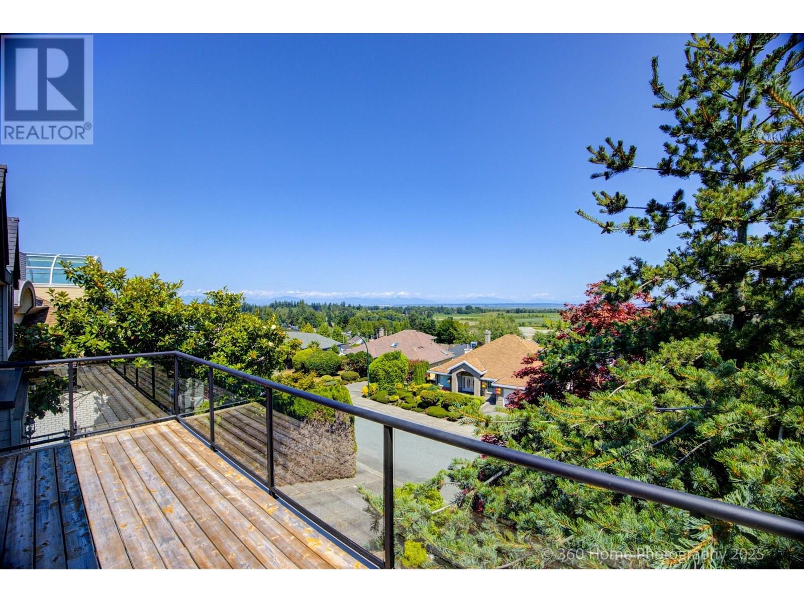 Photo 3 of 314 Rosehill Wynd, Delta BC