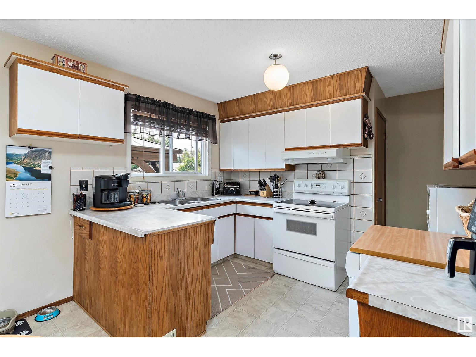 Photo 29 of 5611 142 Av Nw, Edmonton AB