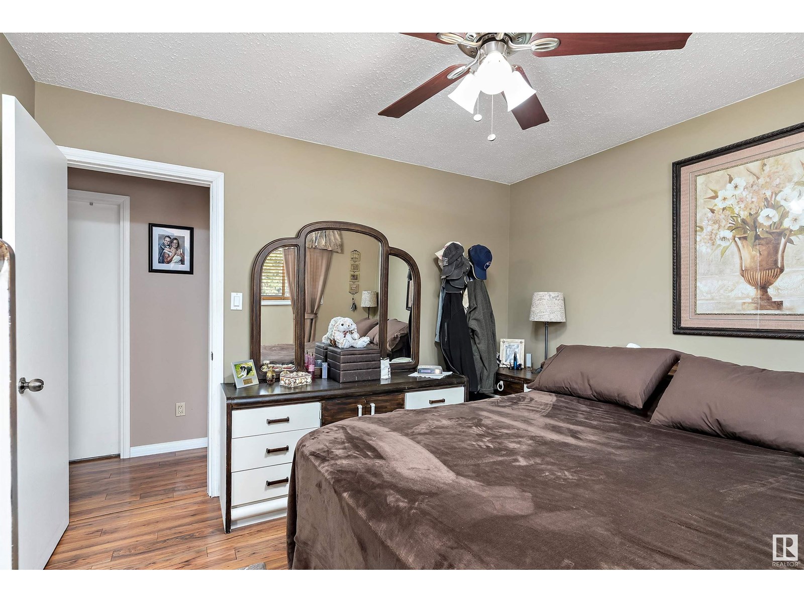 Photo 52 of 5611 142 Av Nw, Edmonton AB