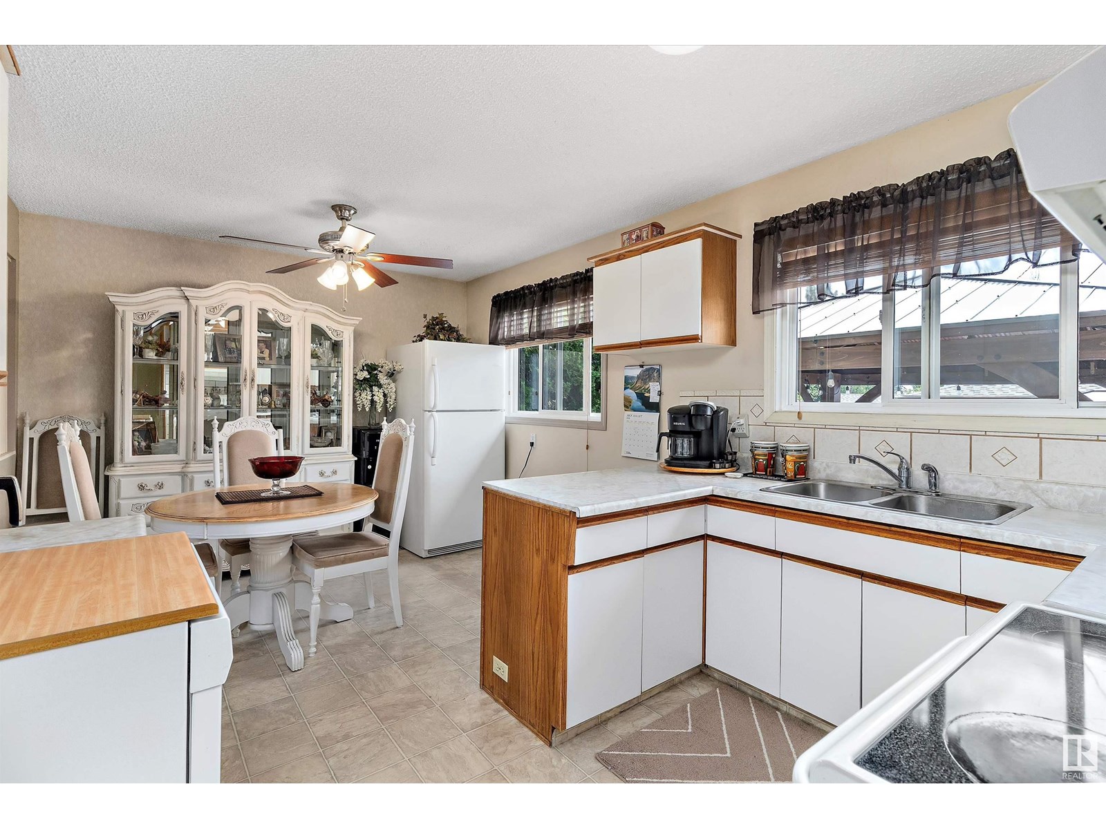 Photo 48 of 5611 142 Av Nw, Edmonton AB