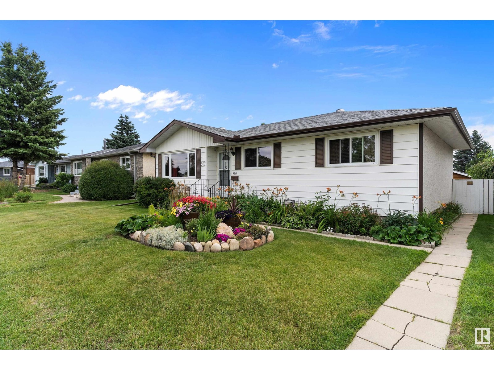 Photo 38 of 5611 142 Av Nw, Edmonton AB