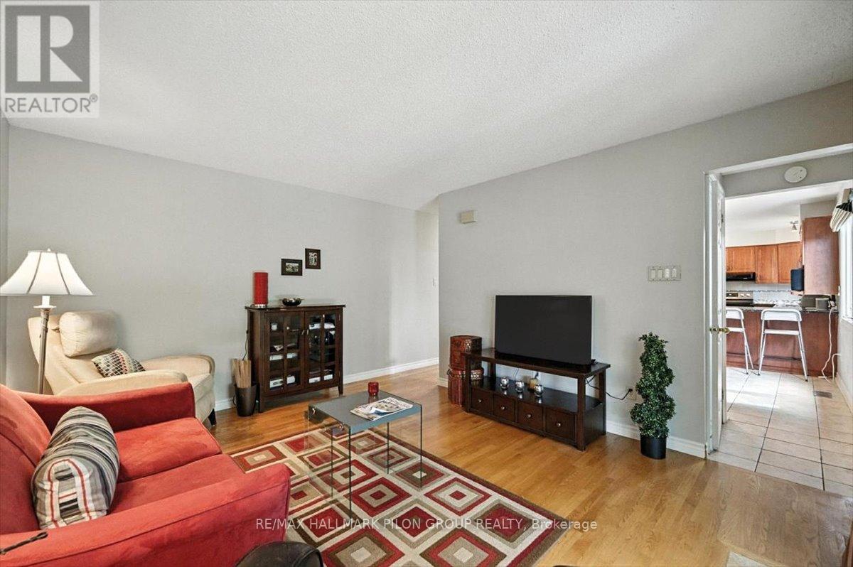 Photo 2 of 3351 Chilliwack Way, Ottawa ON