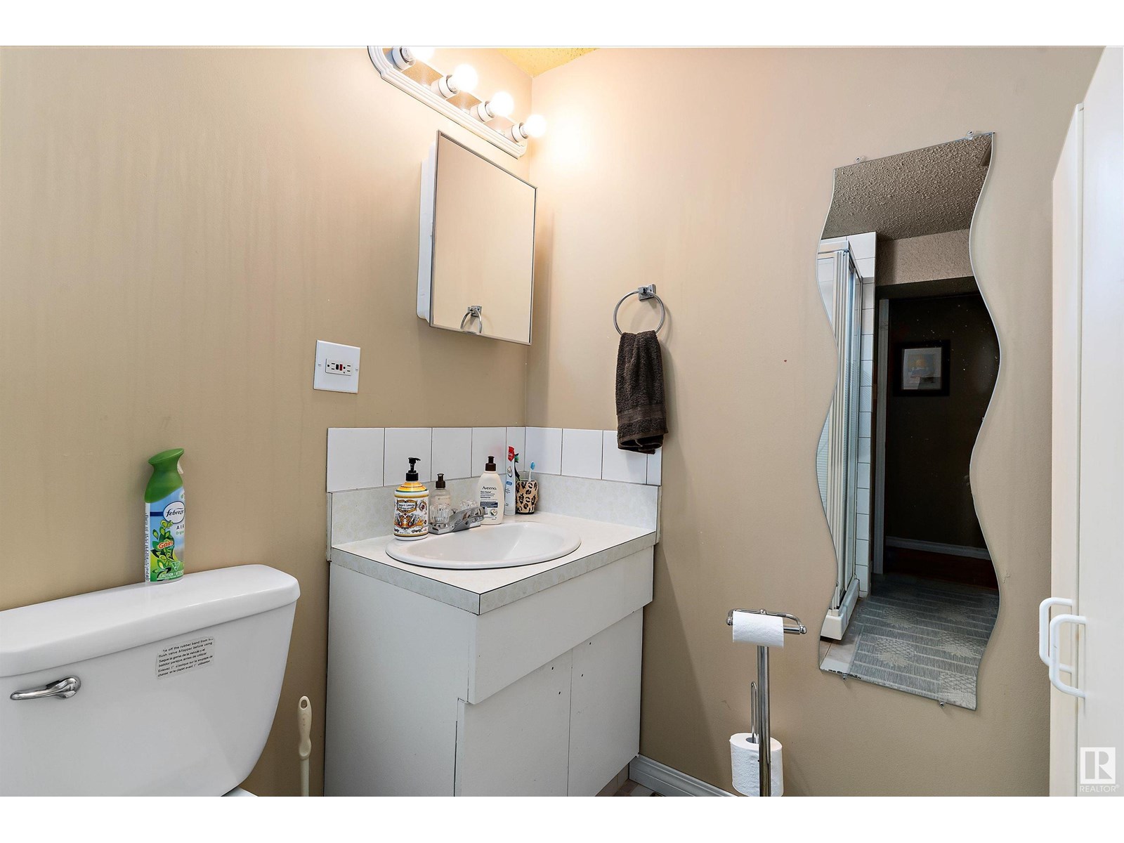 Photo 47 of 5611 142 Av Nw, Edmonton AB