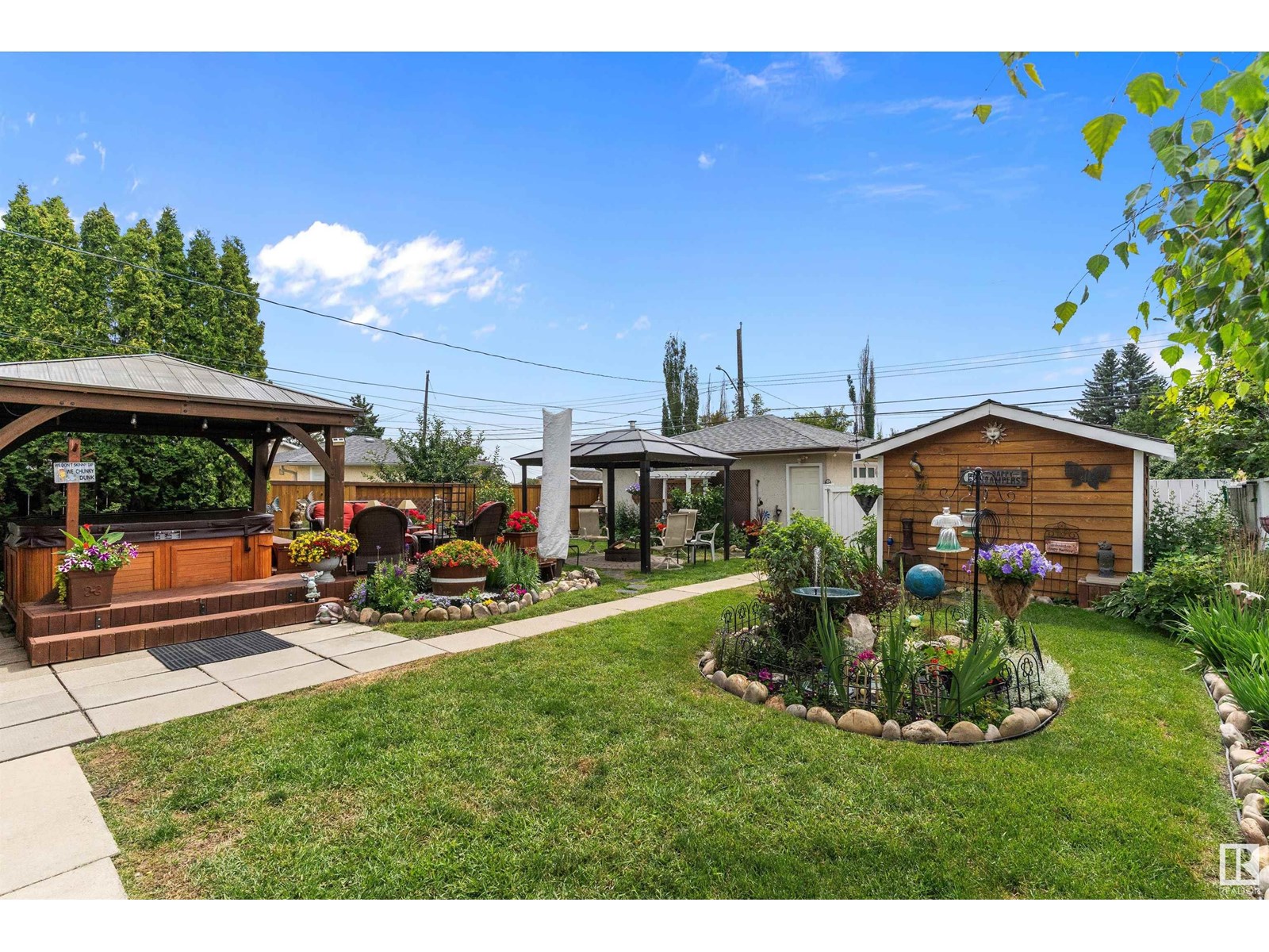 Photo 12 of 5611 142 Av Nw, Edmonton AB