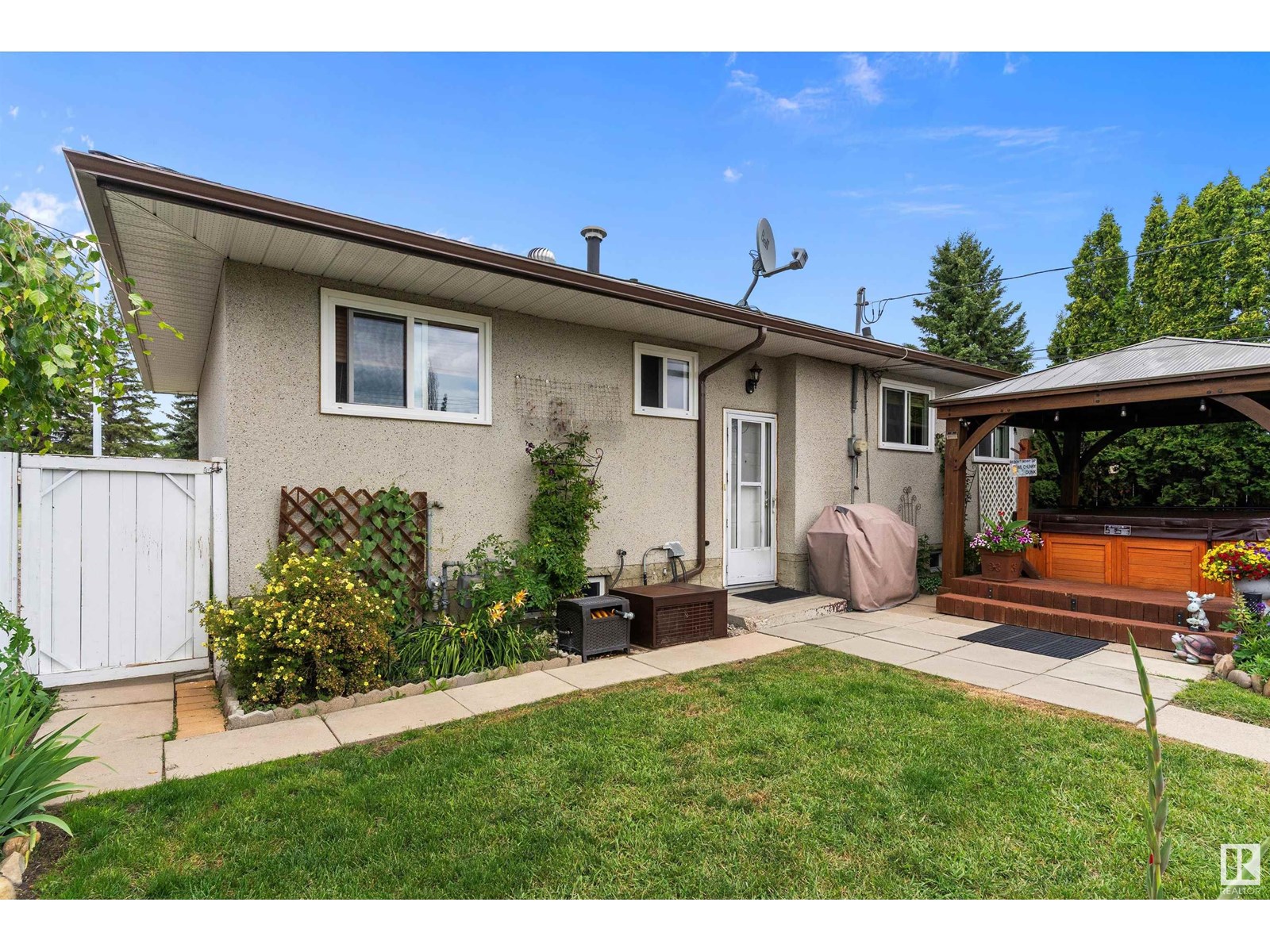 Photo 36 of 5611 142 Av Nw, Edmonton AB