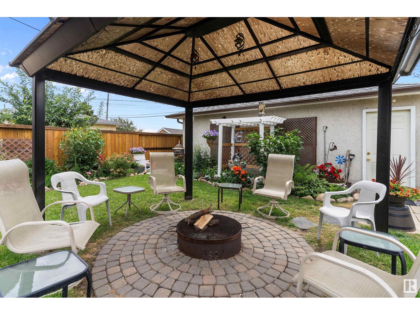 Photo 24 of 5611 142 Av Nw, Edmonton AB