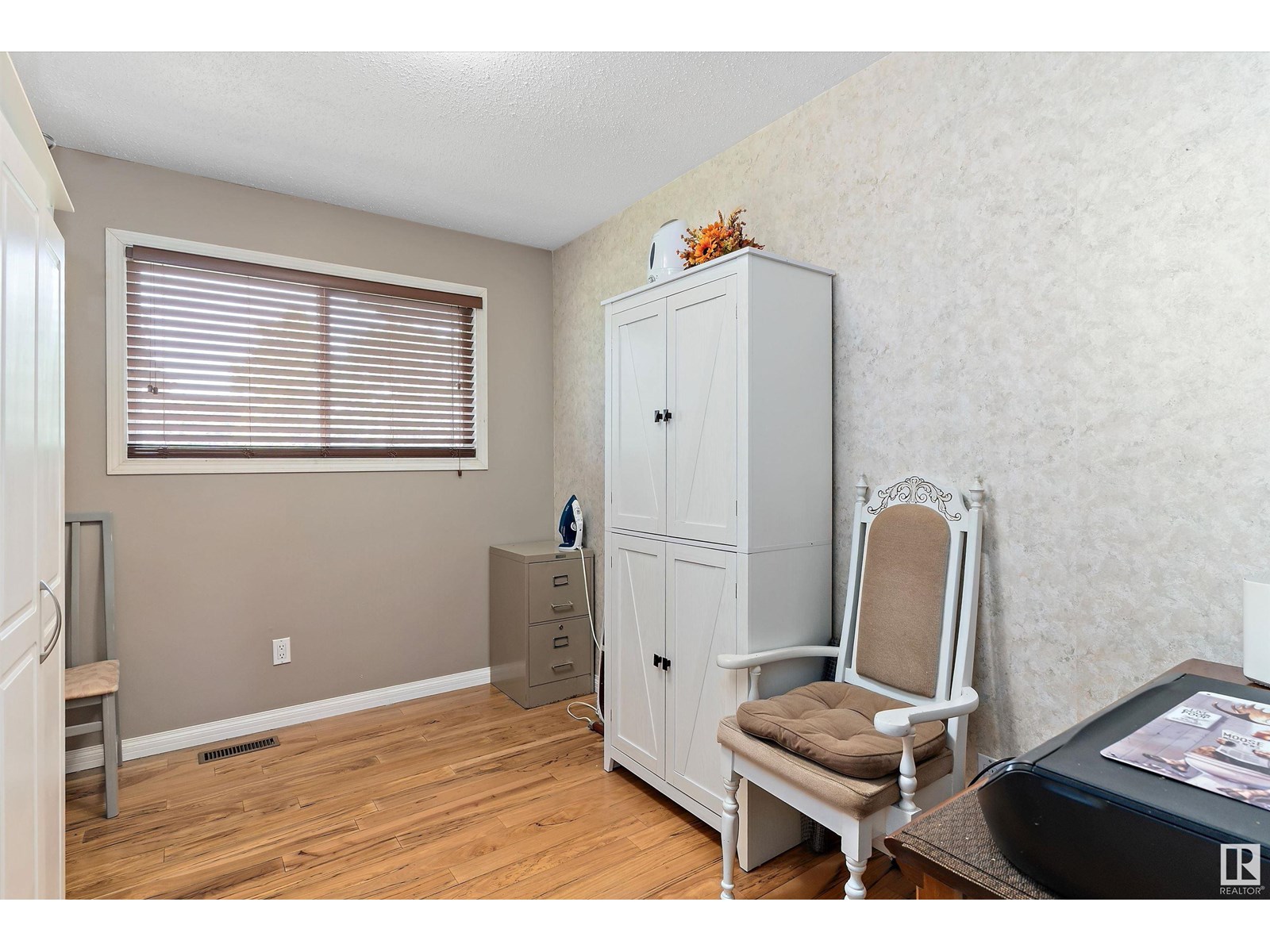Photo 26 of 5611 142 Av Nw, Edmonton AB