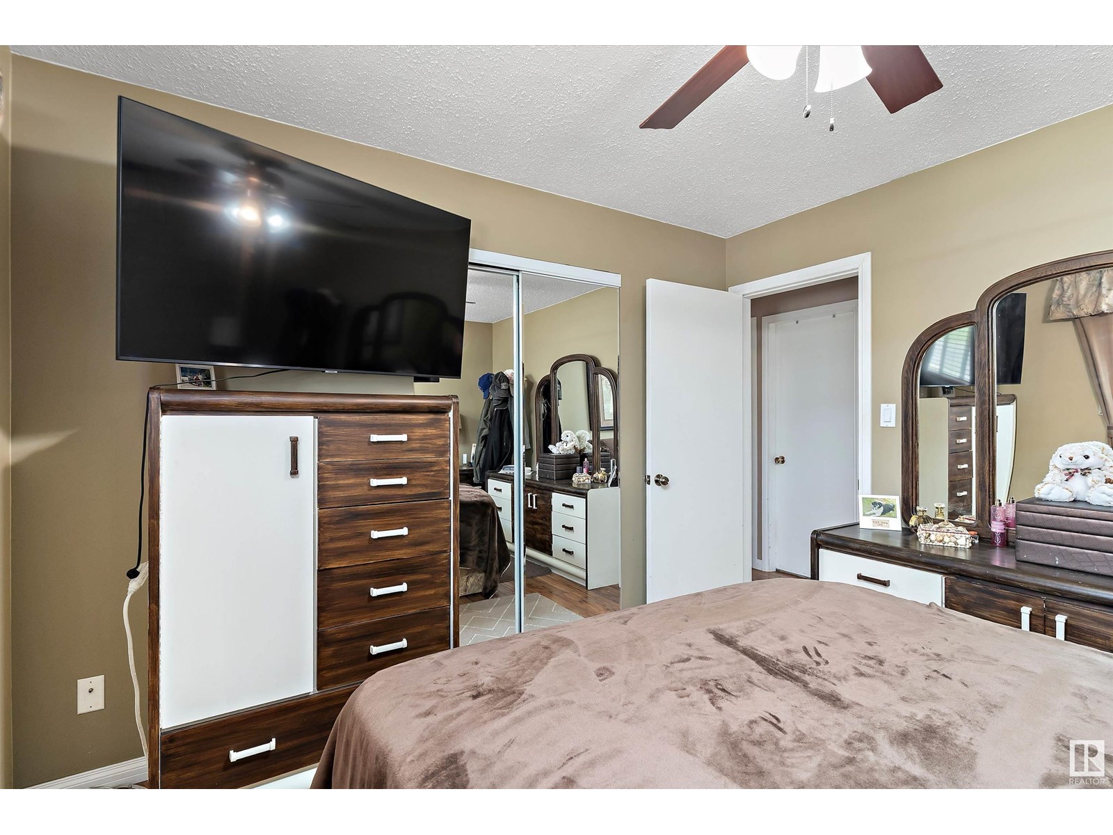 Photo 32 of 5611 142 Av Nw, Edmonton AB