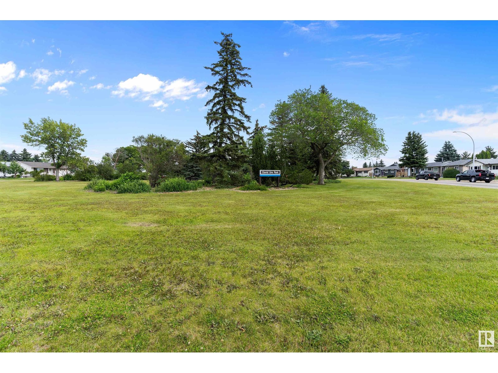 Photo 17 of 5611 142 Av Nw, Edmonton AB