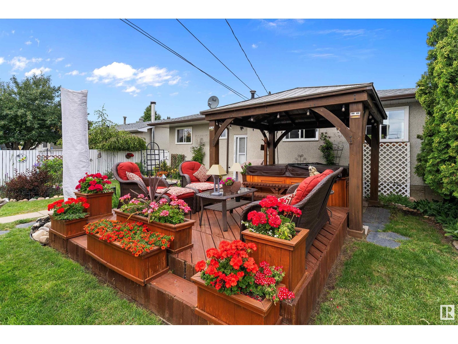 Photo 13 of 5611 142 Av Nw, Edmonton AB