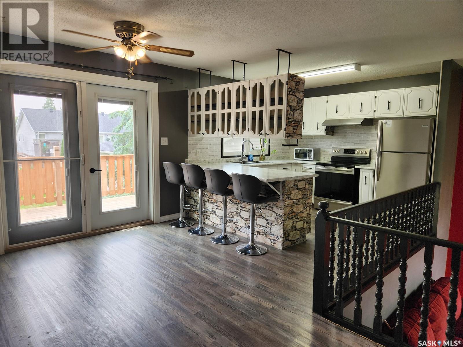 Photo 9 of 756 Golburn Crescent, Tisdale SK