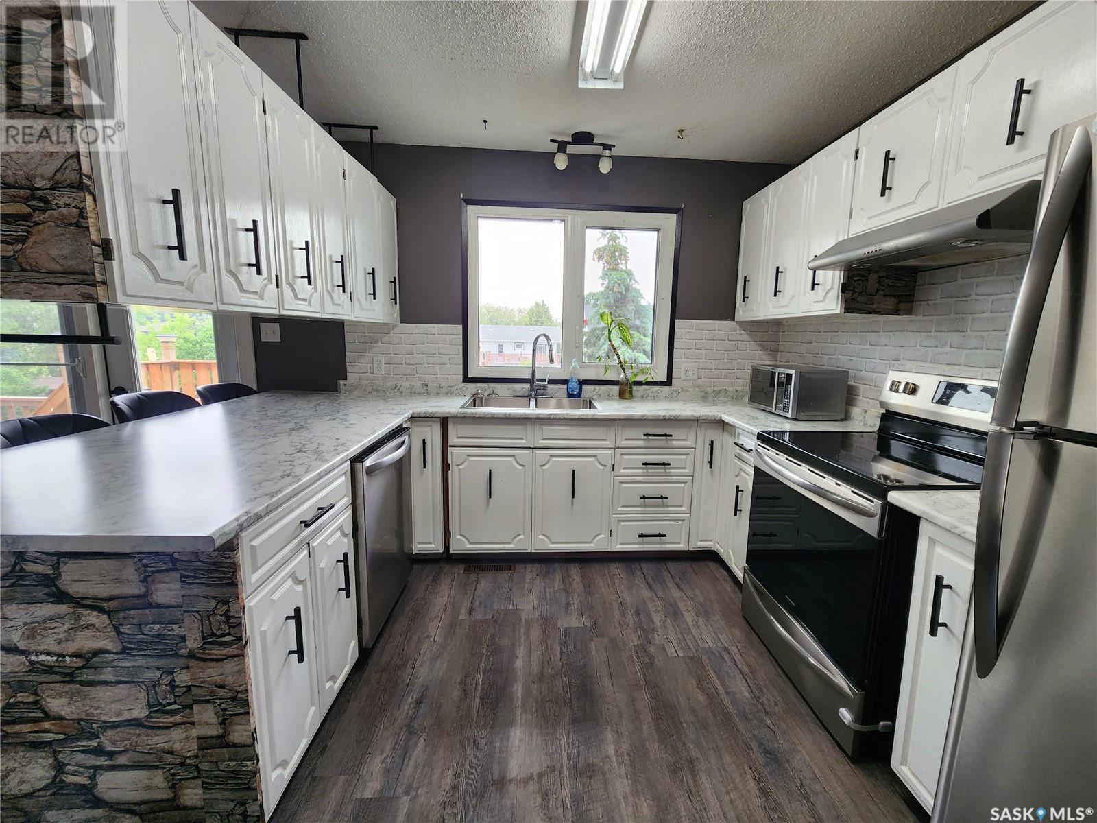 Photo 5 of 756 Golburn Crescent, Tisdale SK