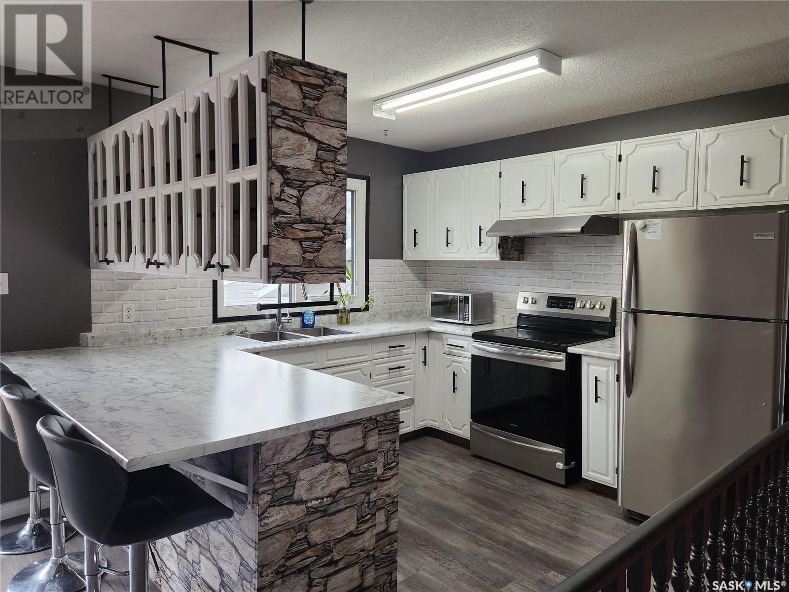 Photo 4 of 756 Golburn Crescent, Tisdale SK