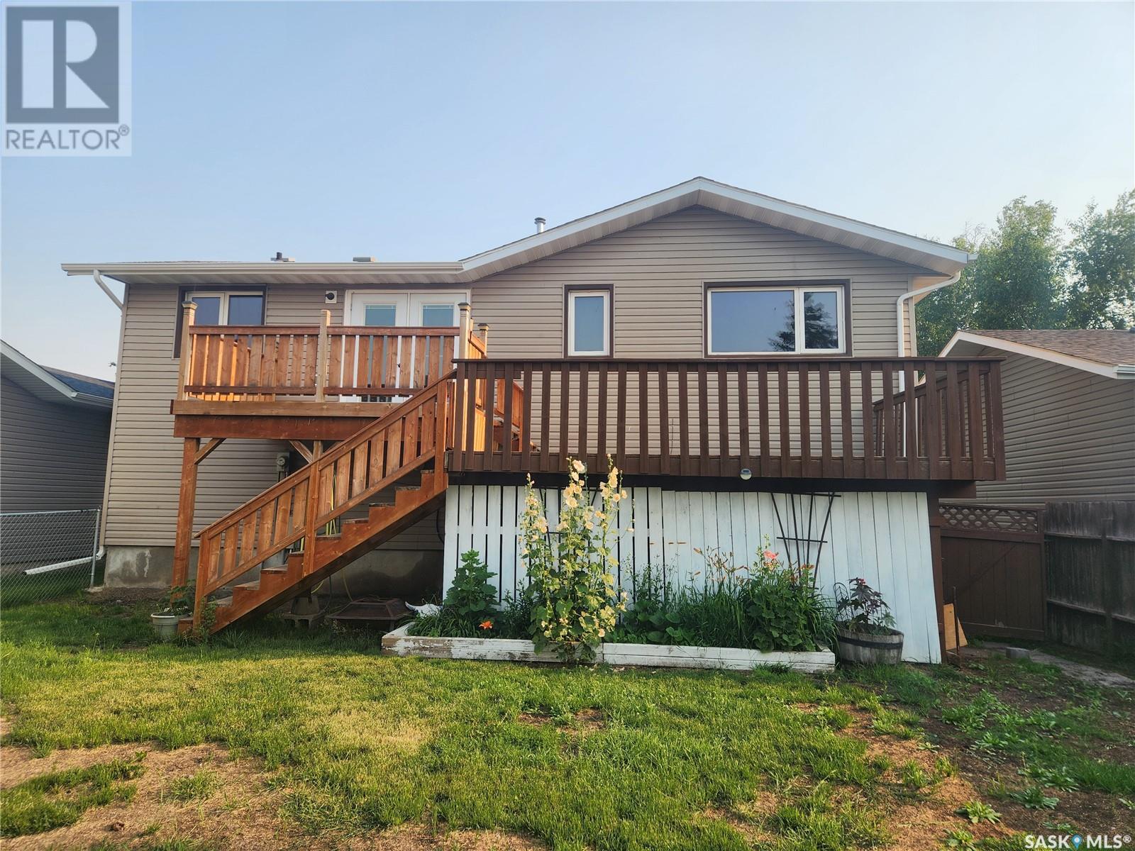 Photo 3 of 756 Golburn Crescent, Tisdale SK