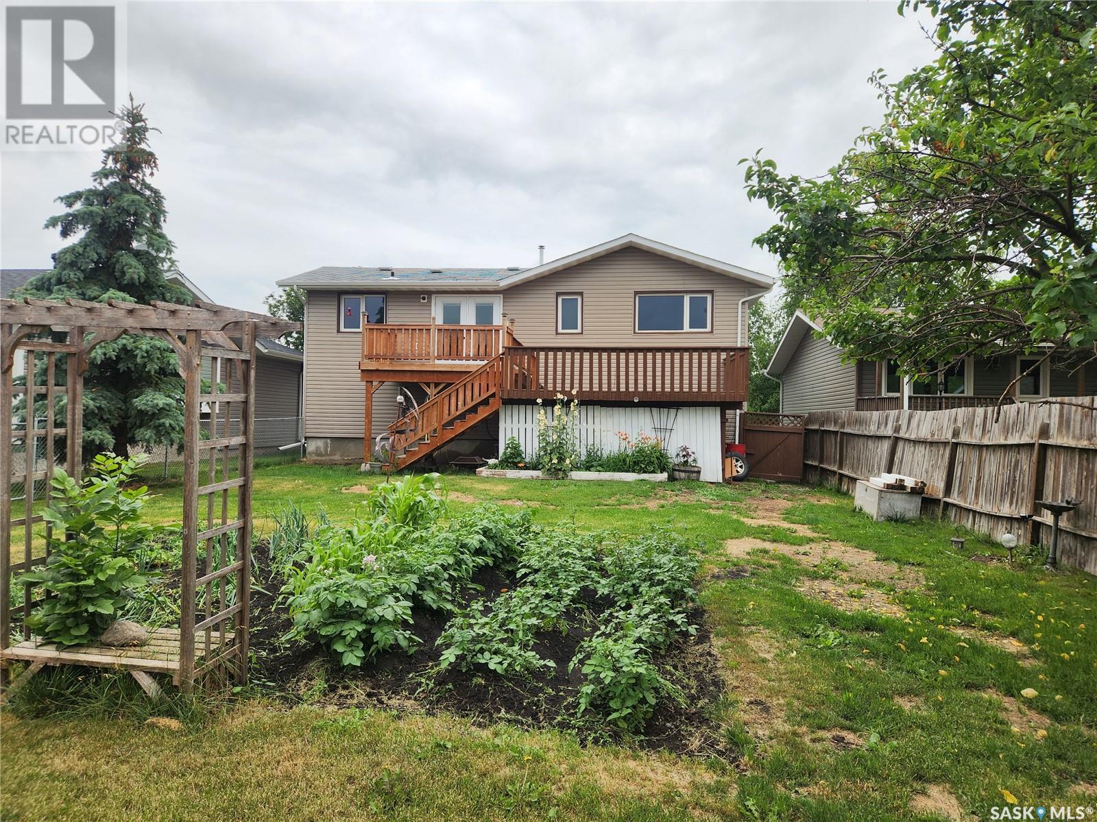Photo 39 of 756 Golburn Crescent, Tisdale SK