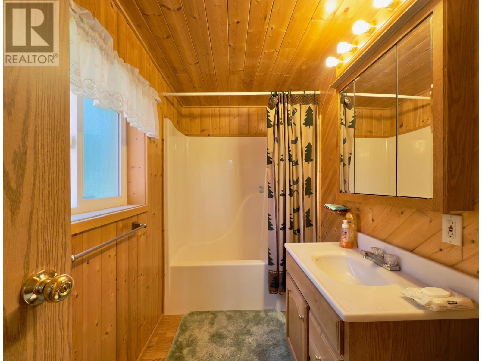 5650 HAGGENS POINT ROAD, Horsefly