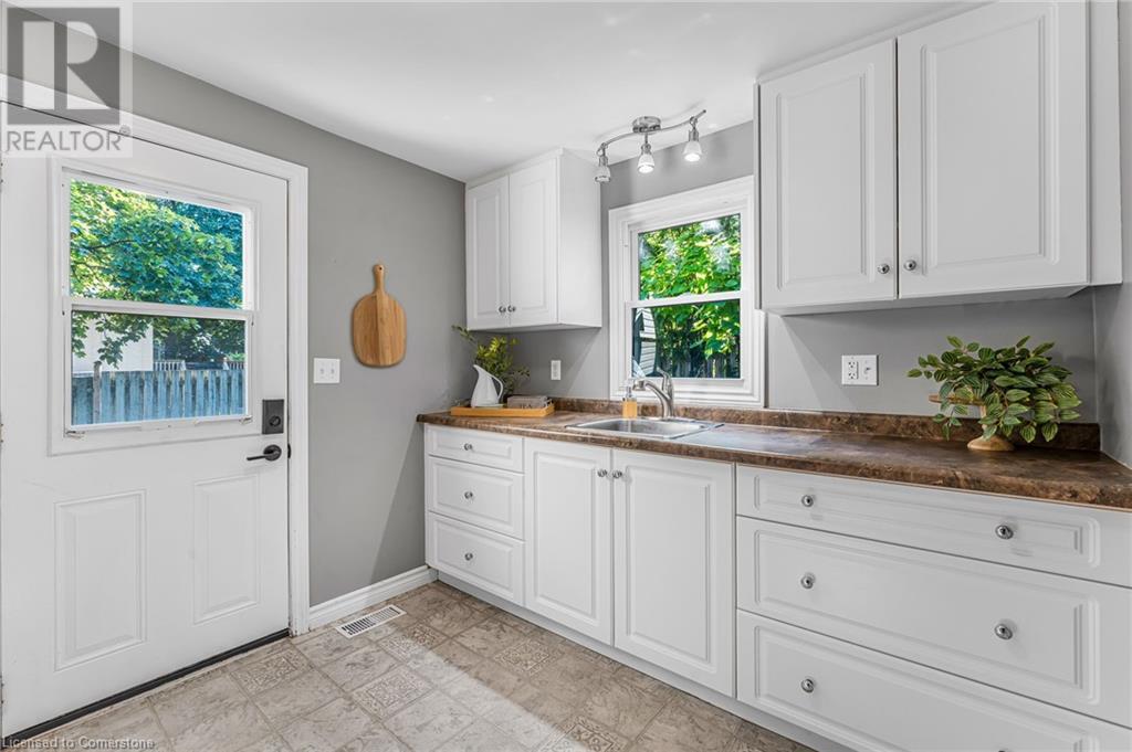 Photo 7 of 4220 4222 Hixon Street, Beamsville ON