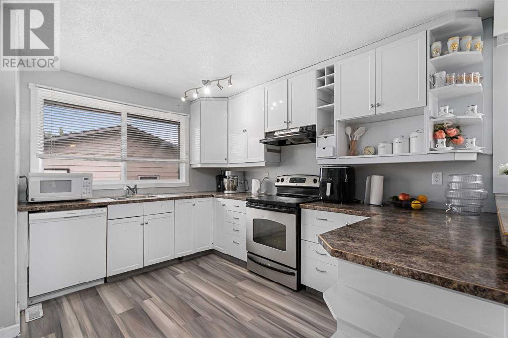 Single Family House Bungalow for Sale in  Templewood Road NE Temple Calgary 