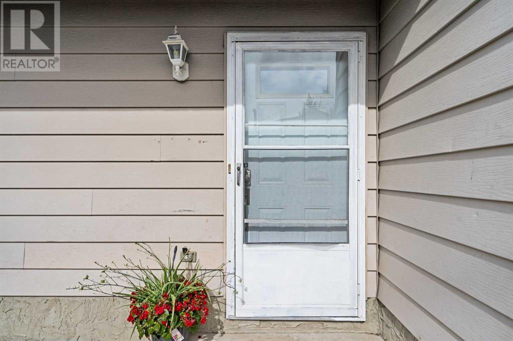 Single Family House Bungalow for Sale in  Templewood Road NE Temple Calgary 