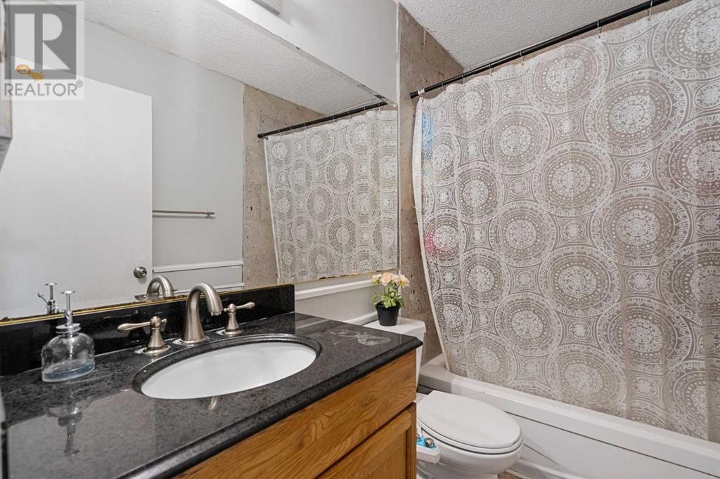 Single Family House Bungalow for Sale in  Templewood Road NE Temple Calgary 