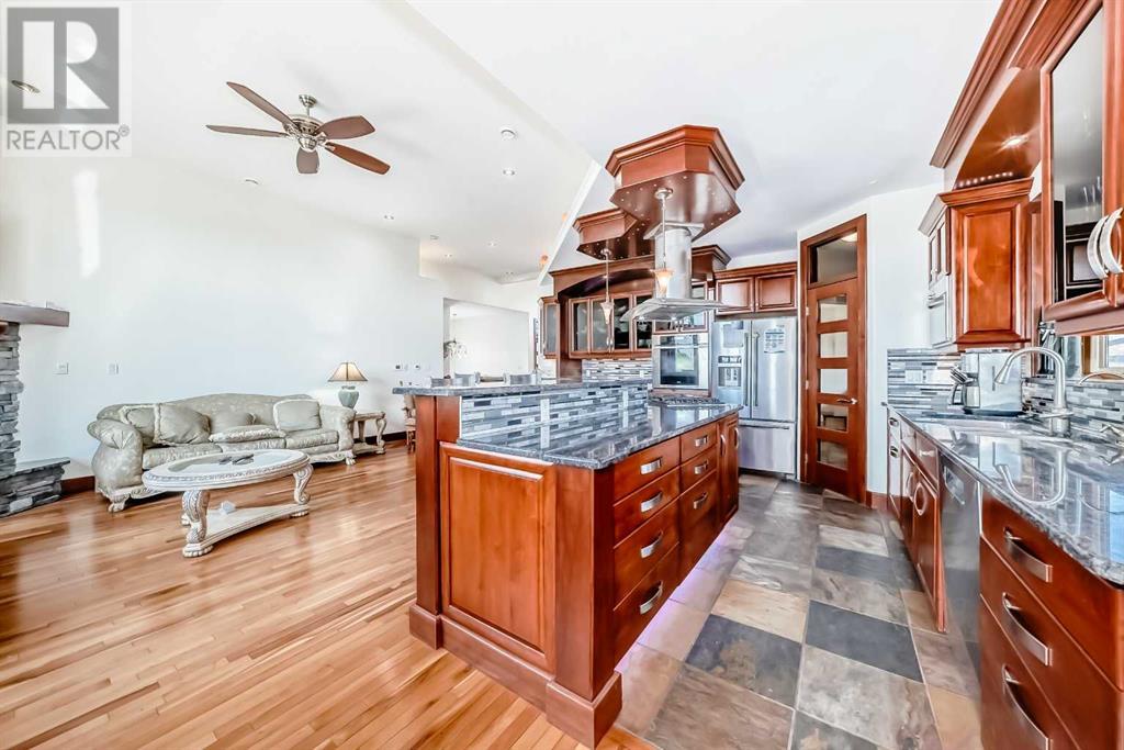 Photo 6 of 6403 32 Avenue, Camrose AB