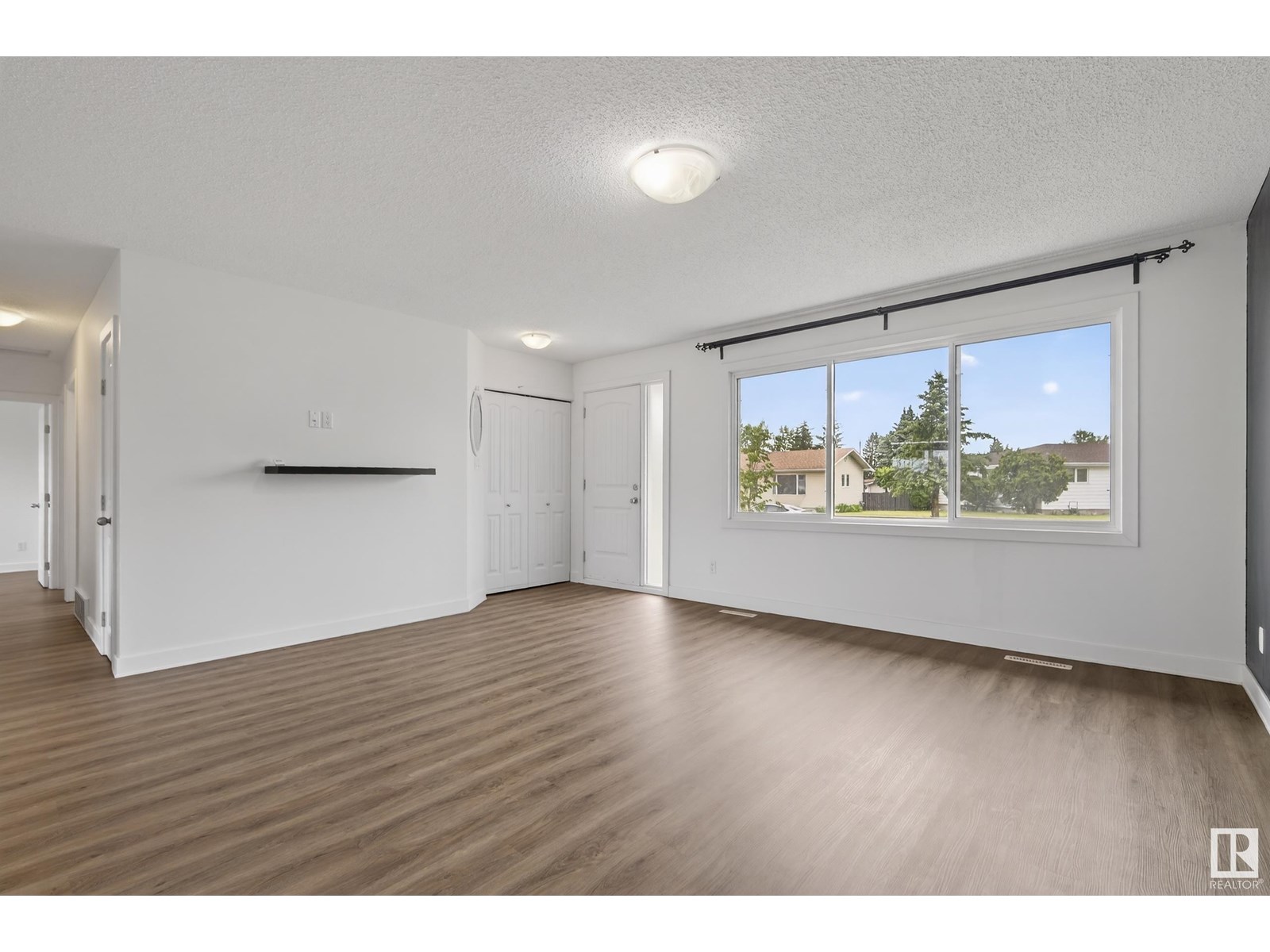 Photo 9 of 9015 135 A Av Nw, Edmonton AB