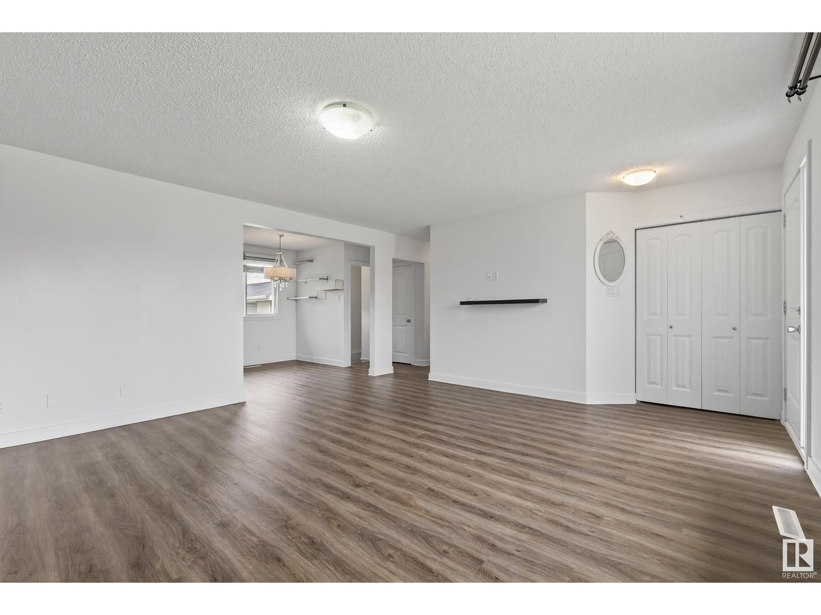 Photo 10 of 9015 135 A Av Nw, Edmonton AB