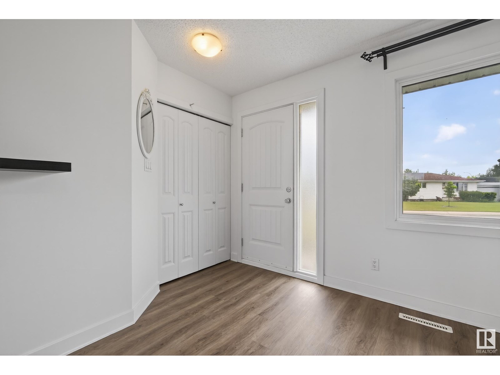 Photo 7 of 9015 135 A Av Nw, Edmonton AB