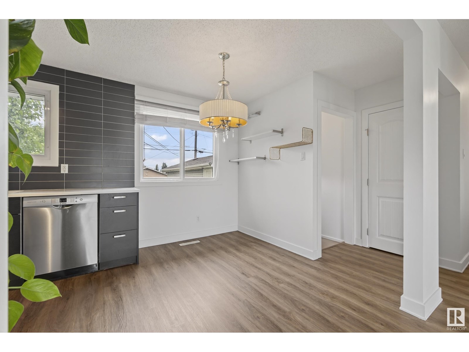 Photo 13 of 9015 135 A Av Nw, Edmonton AB
