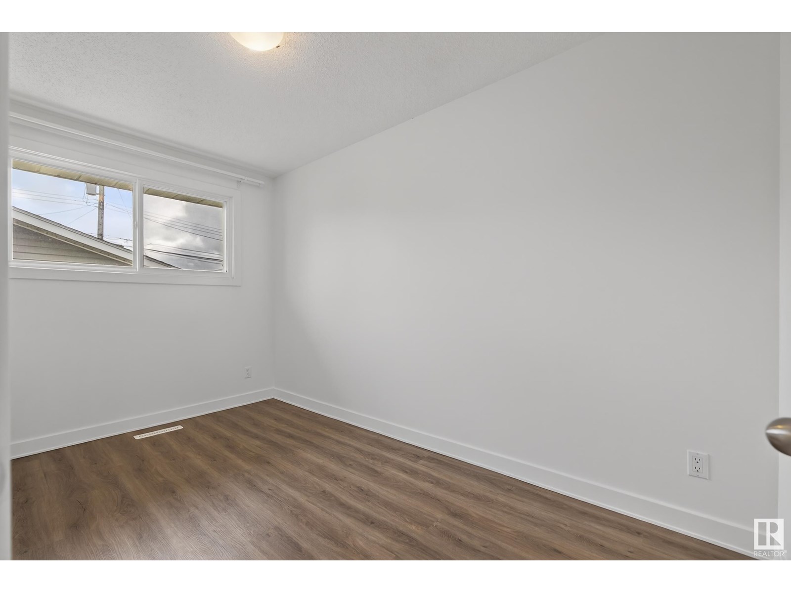 Photo 16 of 9015 135 A Av Nw, Edmonton AB