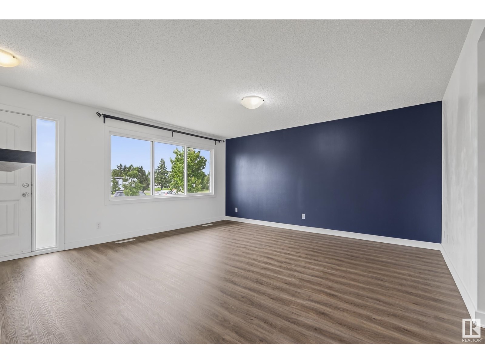 Photo 8 of 9015 135 A Av Nw, Edmonton AB