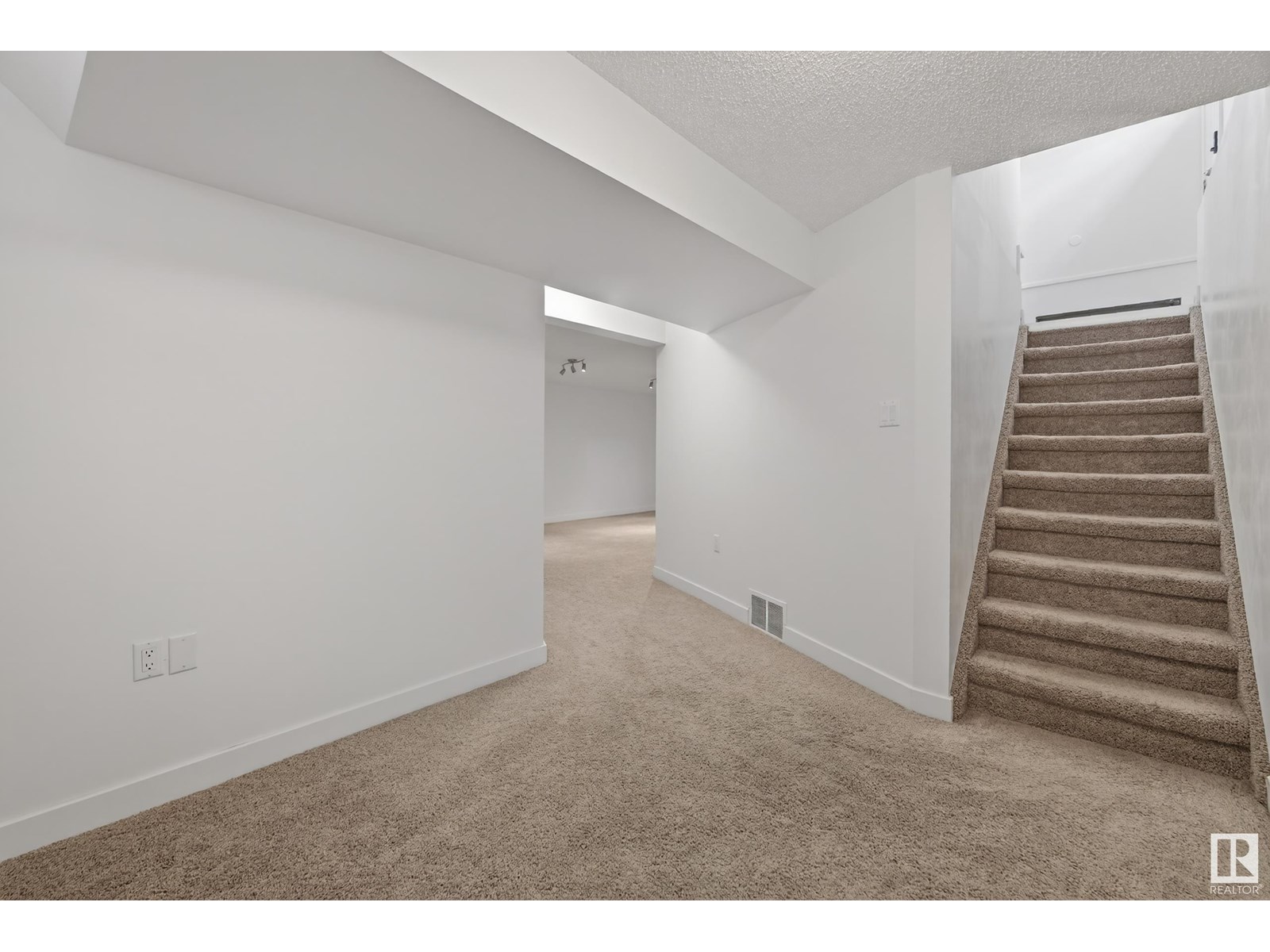 Photo 29 of 9015 135 A Av Nw, Edmonton AB