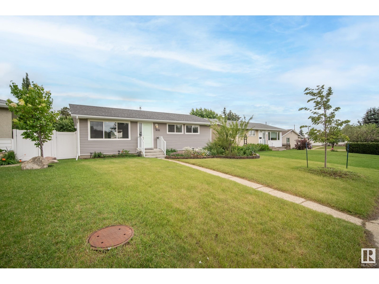 Photo 5 of 9015 135 A Av Nw, Edmonton AB