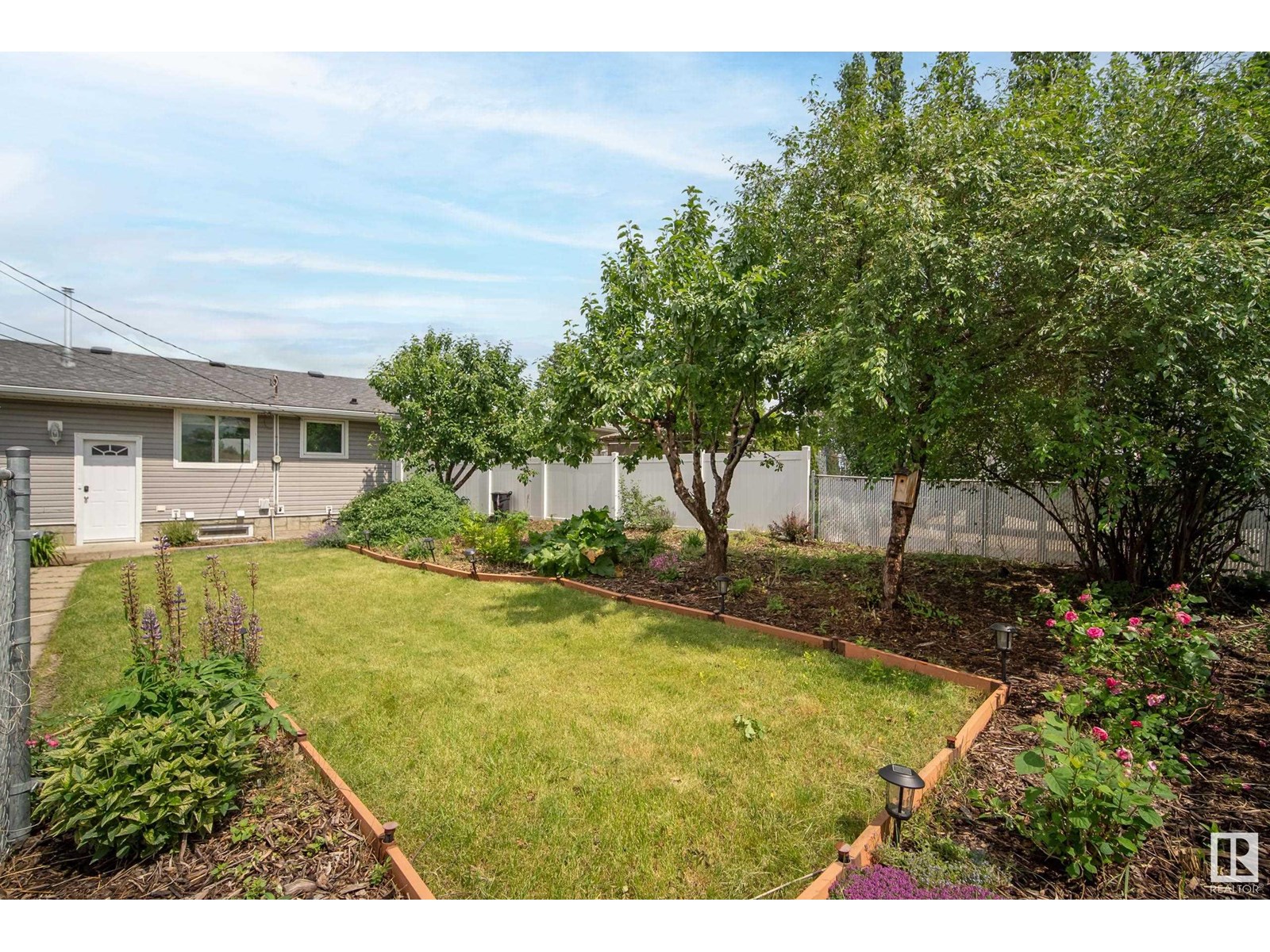 Photo 2 of 9015 135 A Av Nw, Edmonton AB