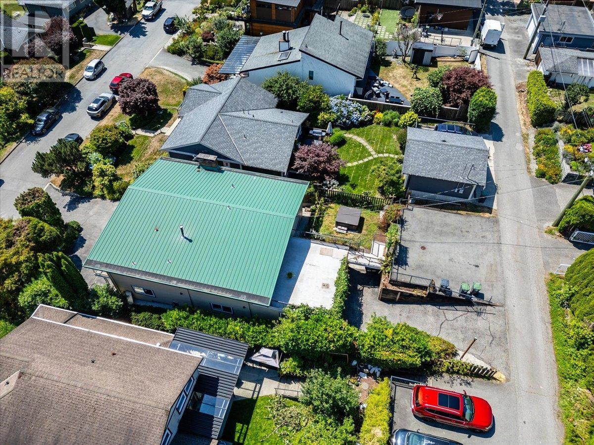 Photo 7 of 1228 Adderley Street, North Vancouver BC