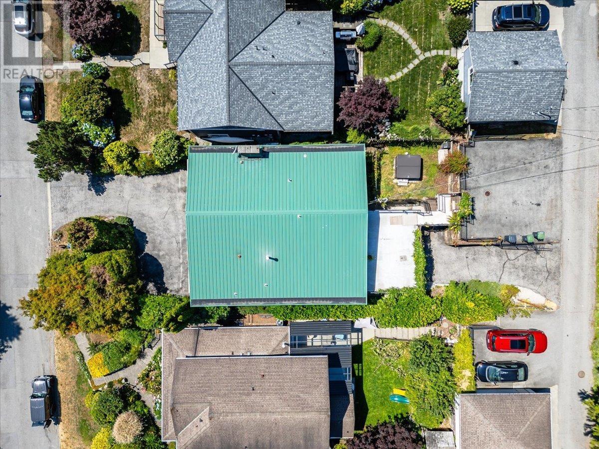 Photo 8 of 1228 Adderley Street, North Vancouver BC