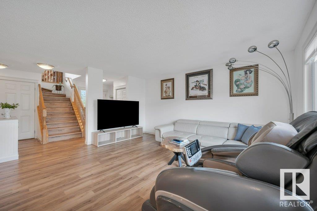 Photo 2 of 6004 5 Av Sw, Edmonton AB