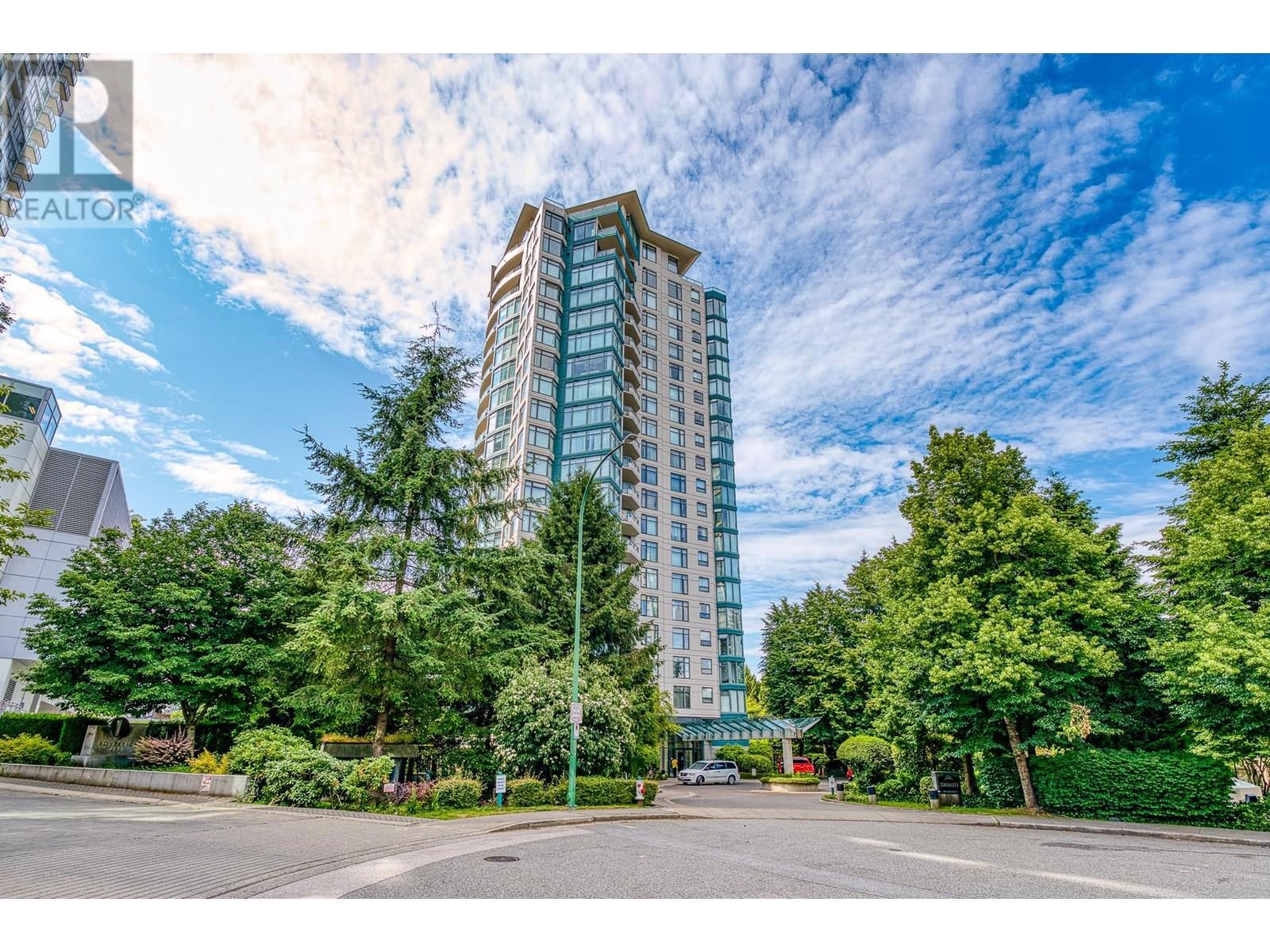 Photo 1 of 206 4505 Hazel Street, Burnaby BC