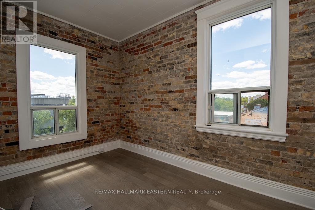 Photo 34 of 197 Hunter Street W, Peterborough Central ON