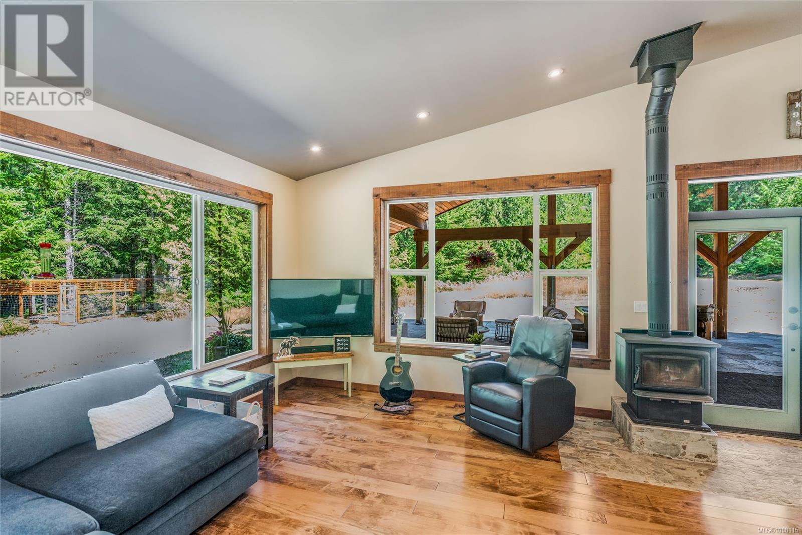 Photo 4 of 3005 Christie Rd, Qualicum Beach BC