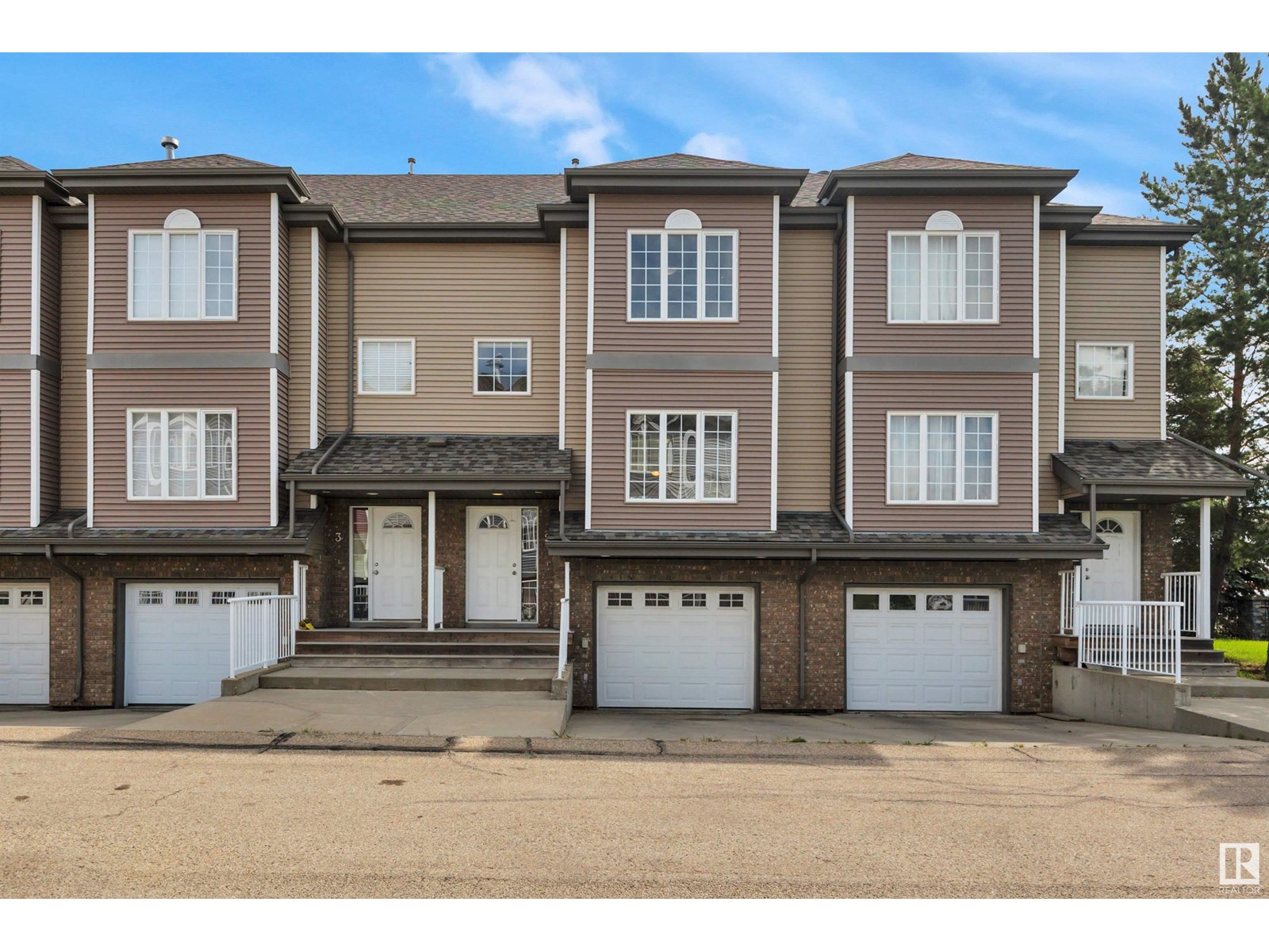 Photo 2 of 2 5102 30 Av, Beaumont AB