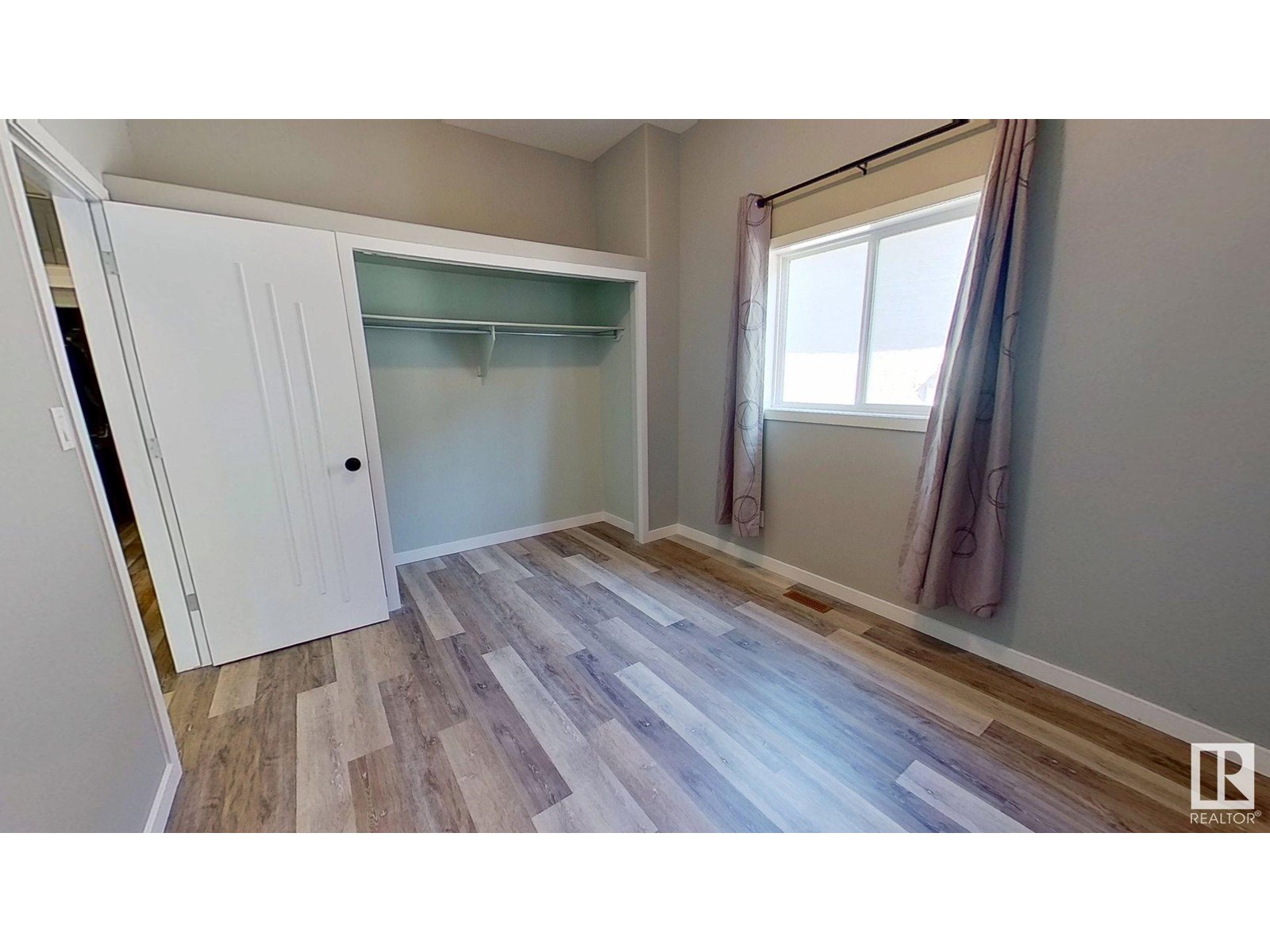 Photo 18 of 29 Rue Bouchard, Beaumont AB