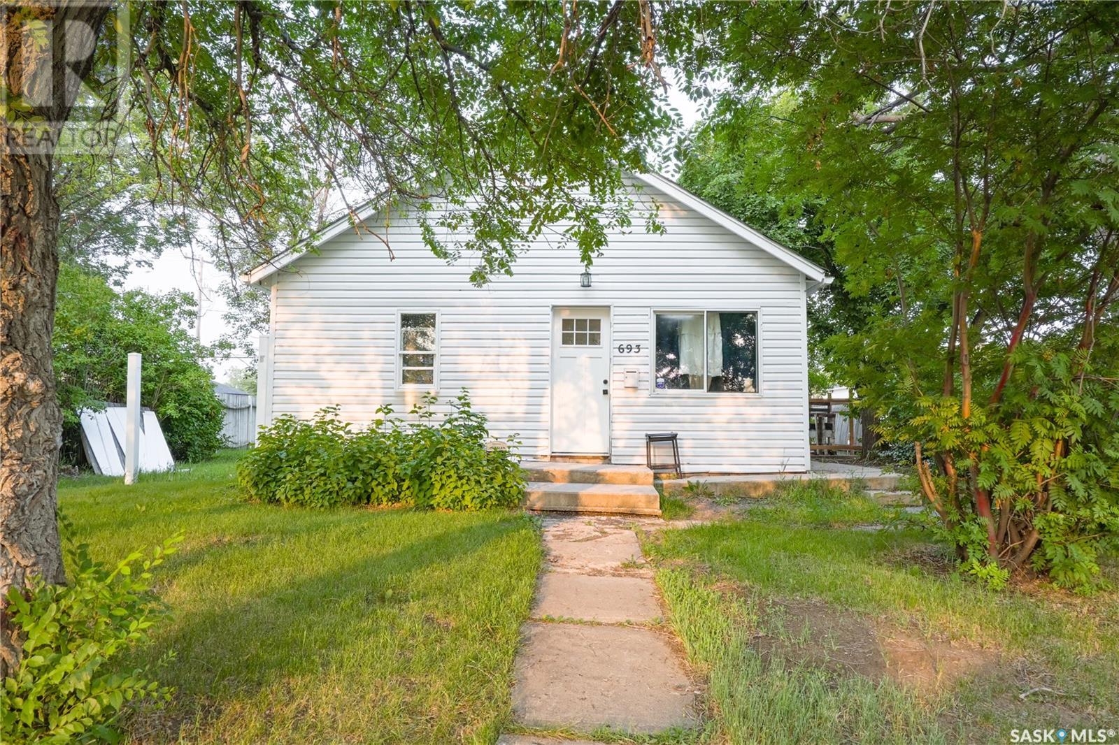 Photo 2 of 693 Retallack Street, Regina SK