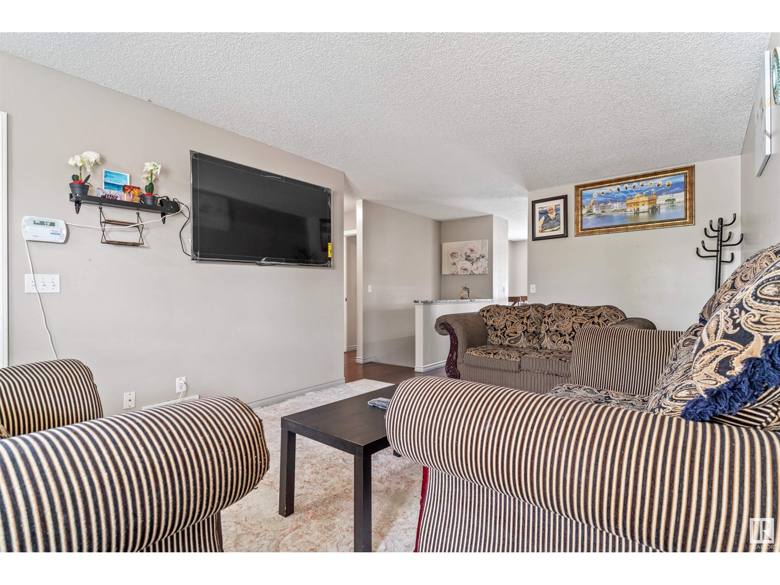 Photo 3 of 3603 23 St Nw, Edmonton AB