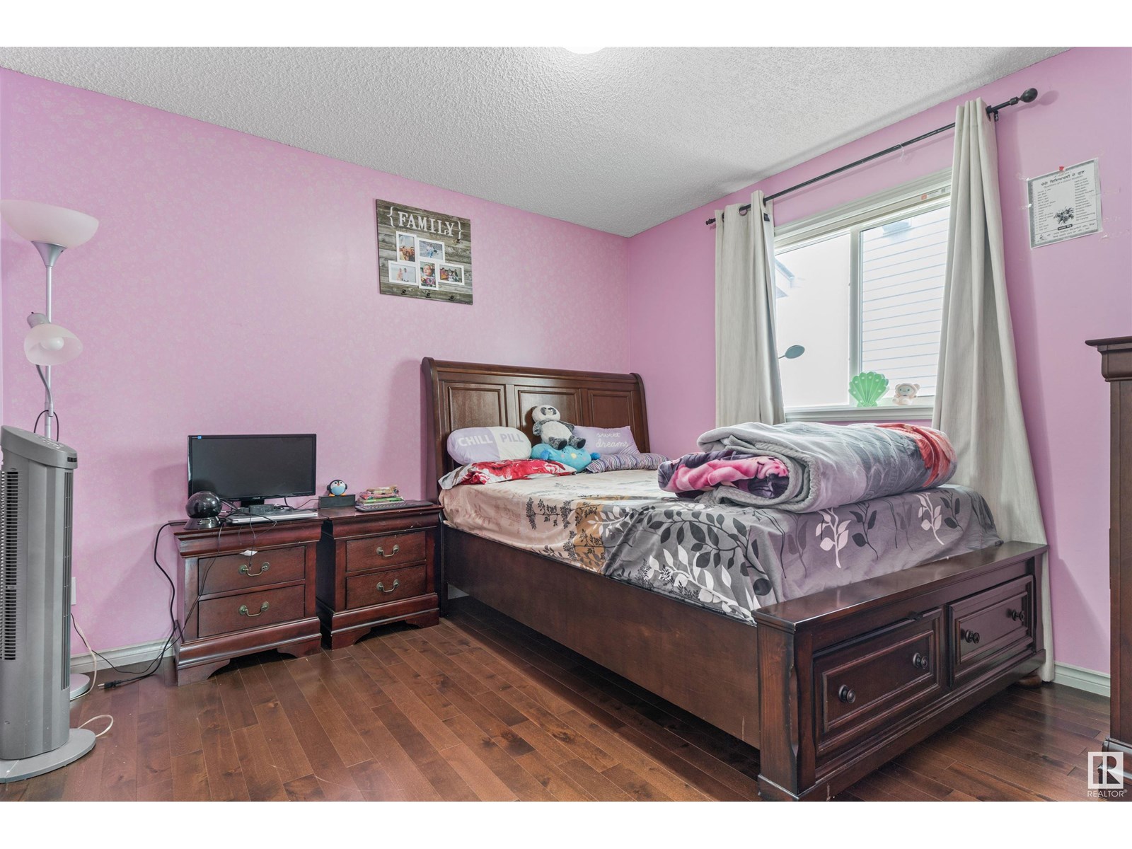Photo 4 of 3603 23 St Nw, Edmonton AB