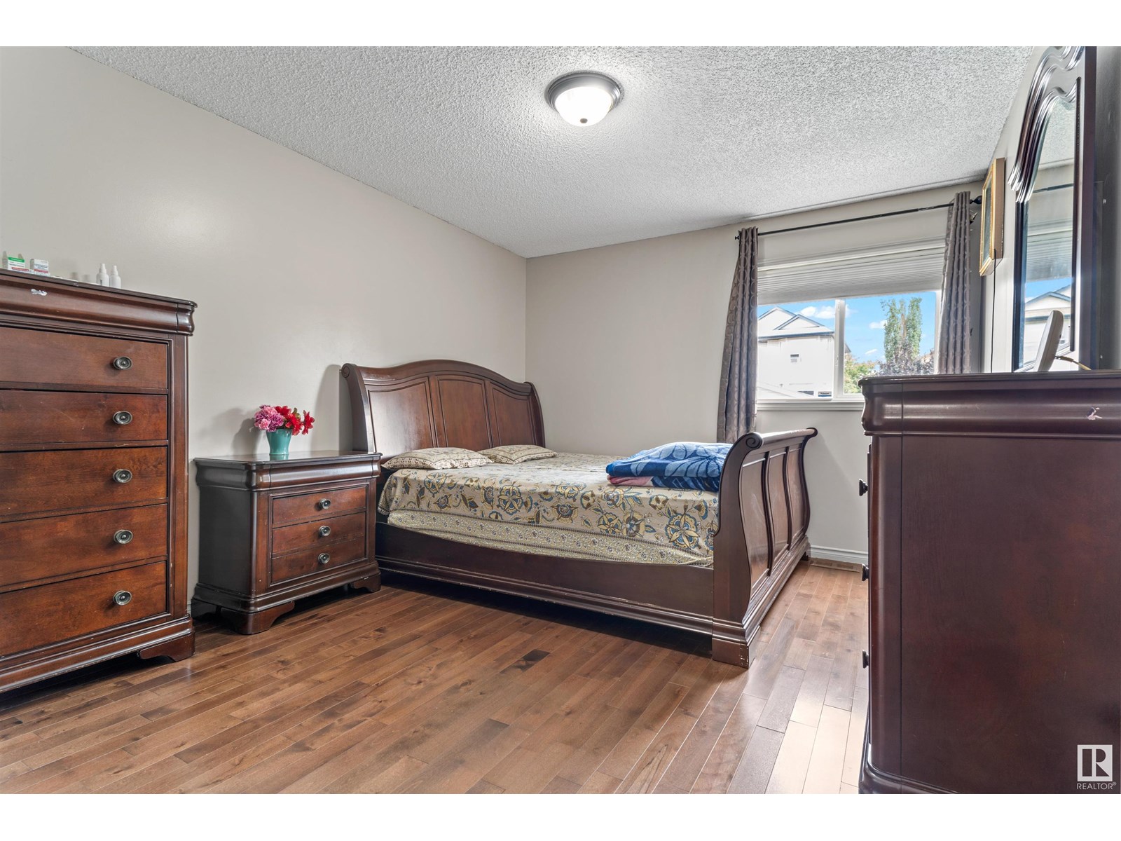 Photo 12 of 3603 23 St Nw, Edmonton AB