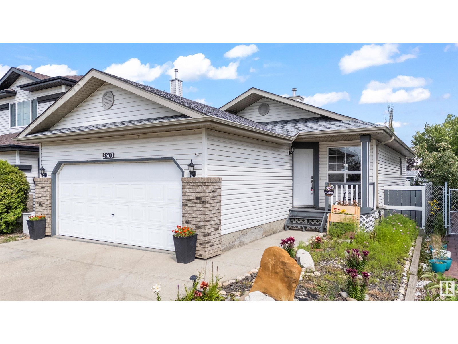 Photo 2 of 3603 23 St Nw, Edmonton AB