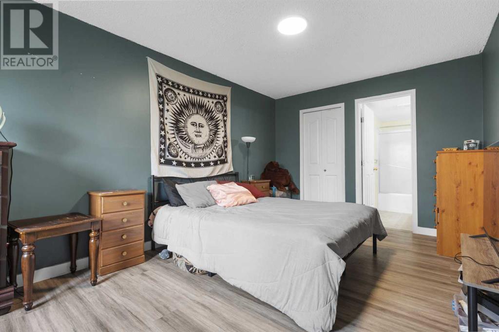 Single Family House for Sale in   Valleyview Park SE Dover Calgary 