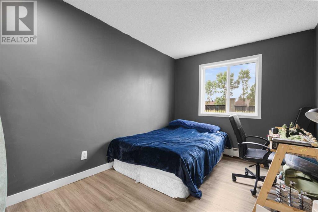 Single Family House for Sale in   Valleyview Park SE Dover Calgary 