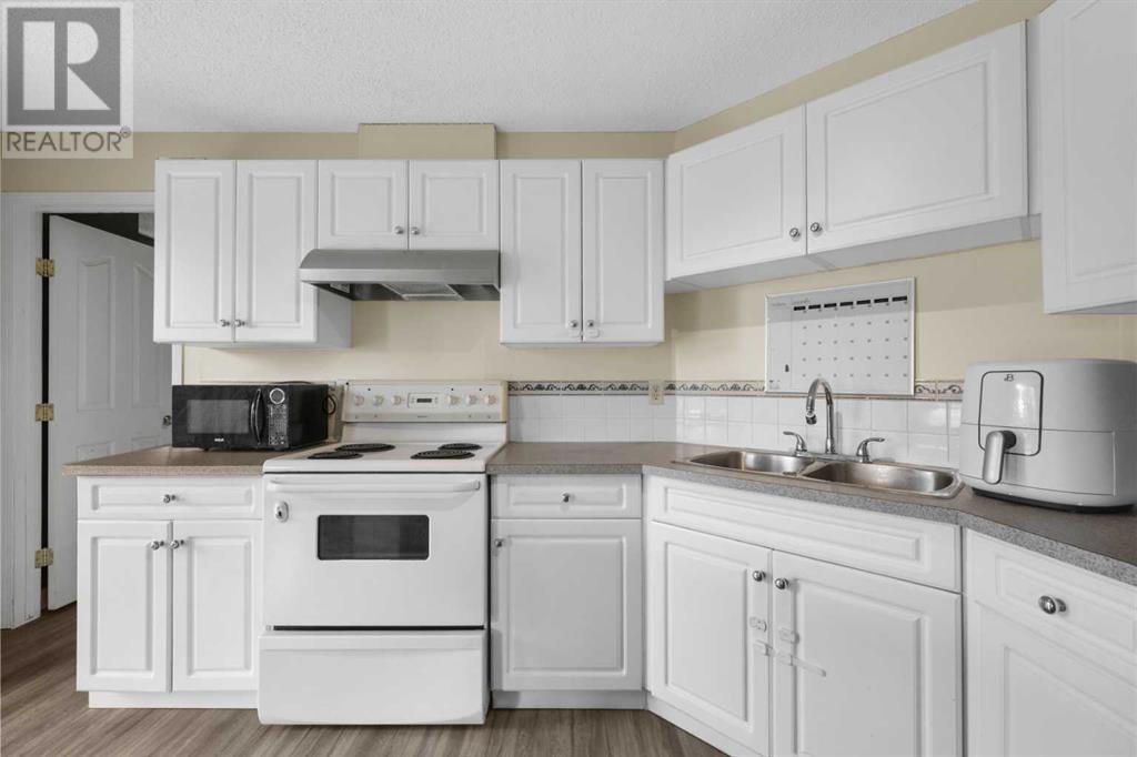 Single Family House for Sale in   Valleyview Park SE Dover Calgary 